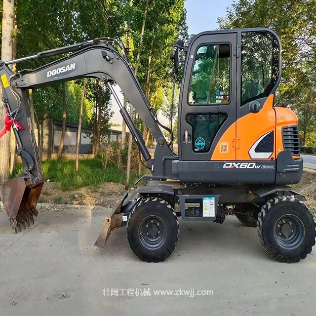 二手斗山DX60W輪挖