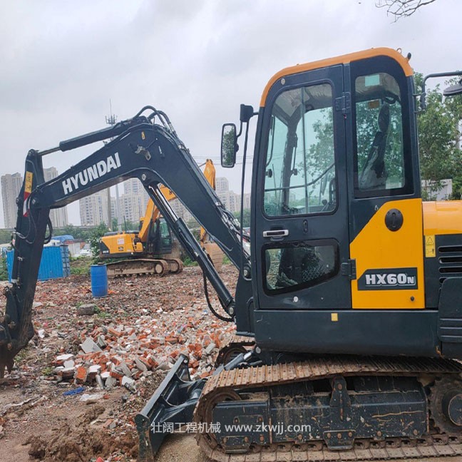 二手現(xiàn)代HX60挖掘機(jī)